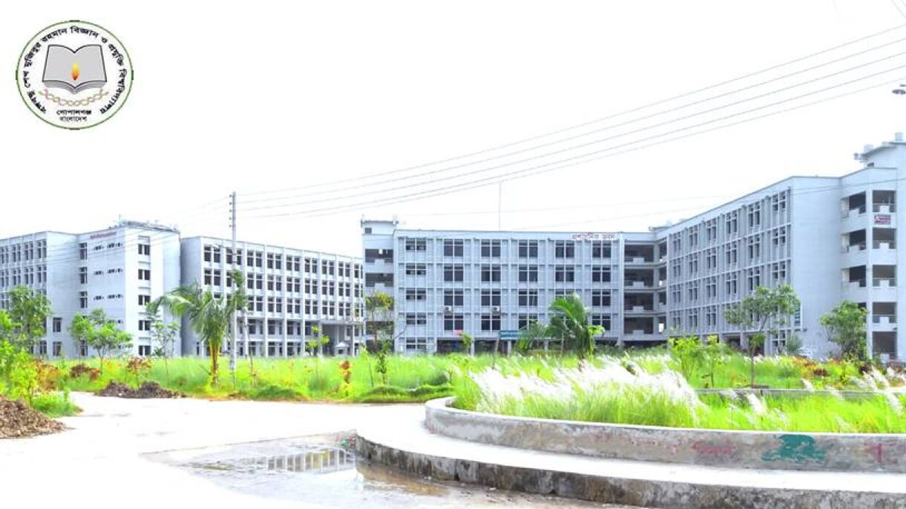 বন্যার্তদের একদিনের বেতন দিলেন ডিজিটাল ইউনিভার্সিটির শিক্ষকরা